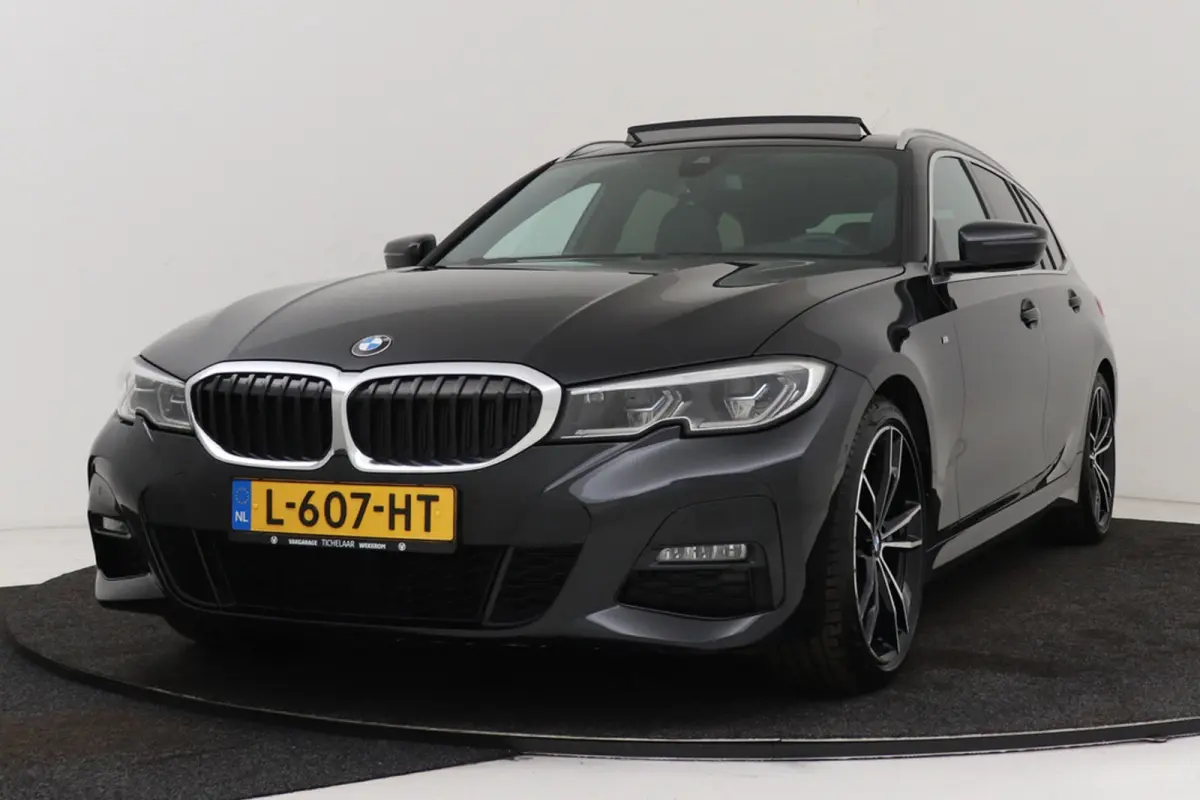 320i High Executive M-Sport | Trekhaak | Panoramadak | CarPlay | Leer | Sportstoelen | Stoelverwarming |