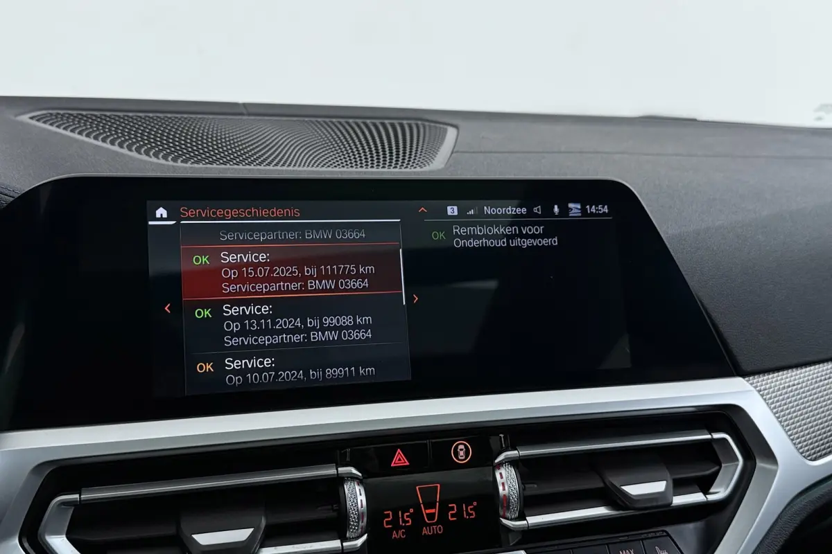 320i High Executive M-Sport | Trekhaak | Panoramadak | CarPlay | Leer | Sportstoelen | Stoelverwarming |