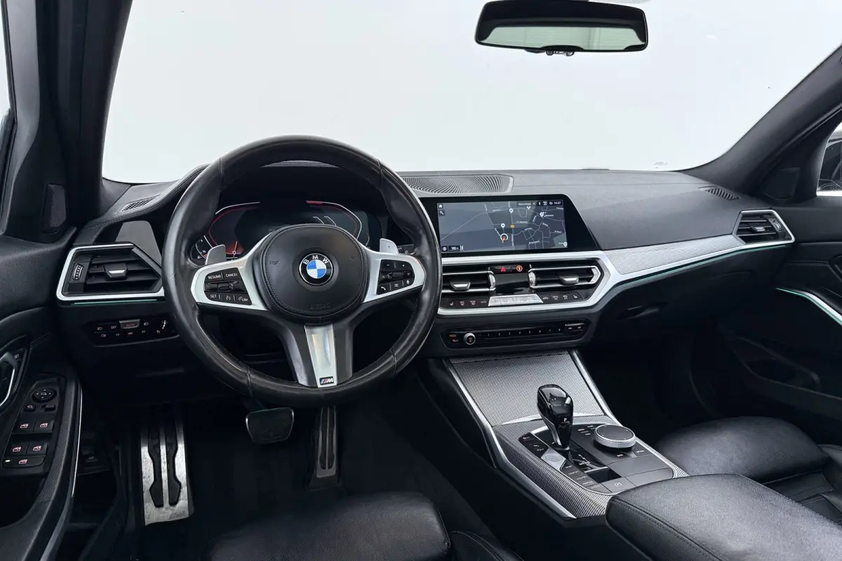 320i High Executive M-Sport | Trekhaak | Panoramadak | CarPlay | Leer | Sportstoelen | Stoelverwarming |