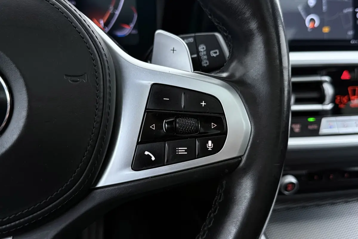 320i High Executive M-Sport | Trekhaak | Panoramadak | CarPlay | Leer | Sportstoelen | Stoelverwarming |