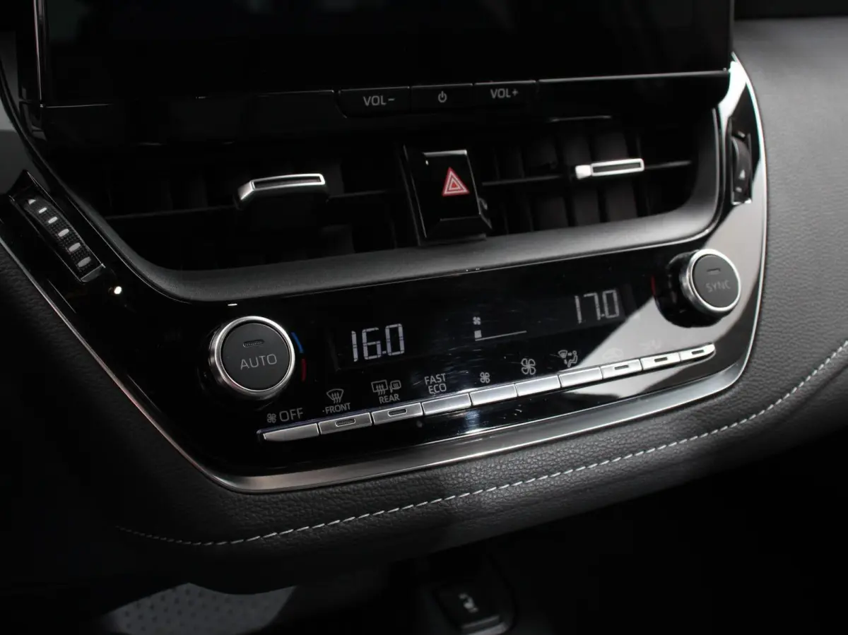 Automaat Hybrid 140 Active Navigatie Apple Carplay/Android Auto Climate Control Cruise Control Adaptieve 17"Lichtmetalen velgen Camera