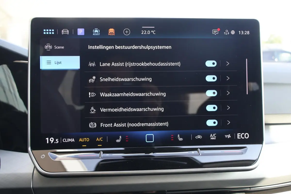 1.5 eHybrid 204pk Life Edition | SoH 100% | Trekhaak | Ergostoel | Camera | Keyless | Carplay