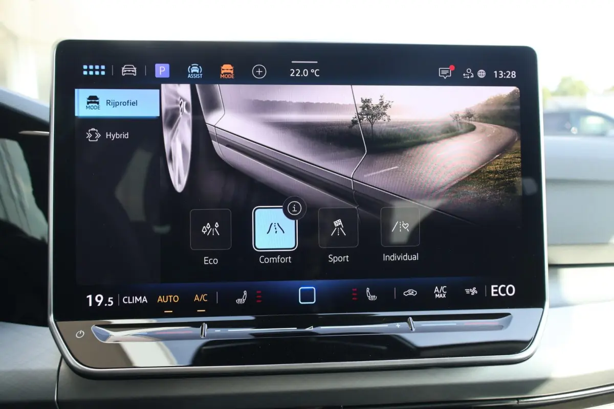 1.5 eHybrid 204pk Life Edition | SoH 100% | Trekhaak | Ergostoel | Camera | Keyless | Carplay