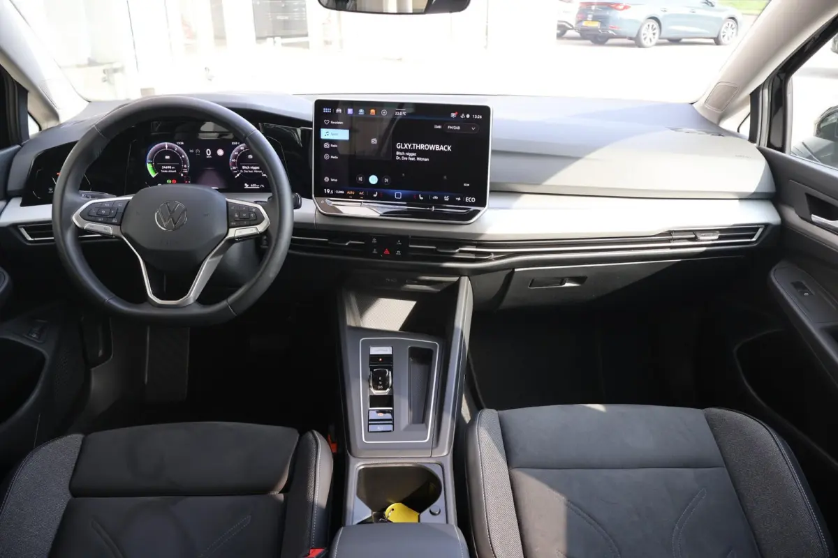 1.5 eHybrid 204pk Life Edition | SoH 100% | Trekhaak | Ergostoel | Camera | Keyless | Carplay