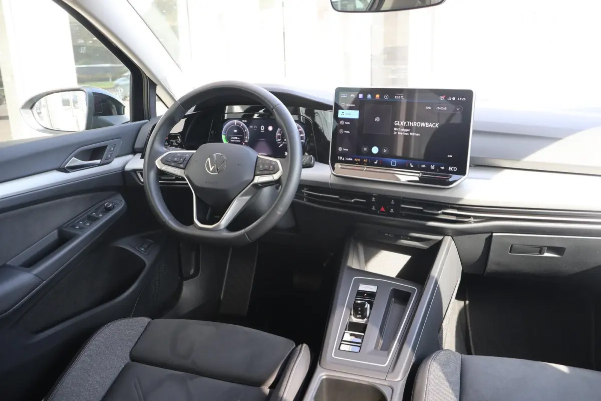 1.5 eHybrid 204pk Life Edition | SoH 100% | Trekhaak | Ergostoel | Camera | Keyless | Carplay