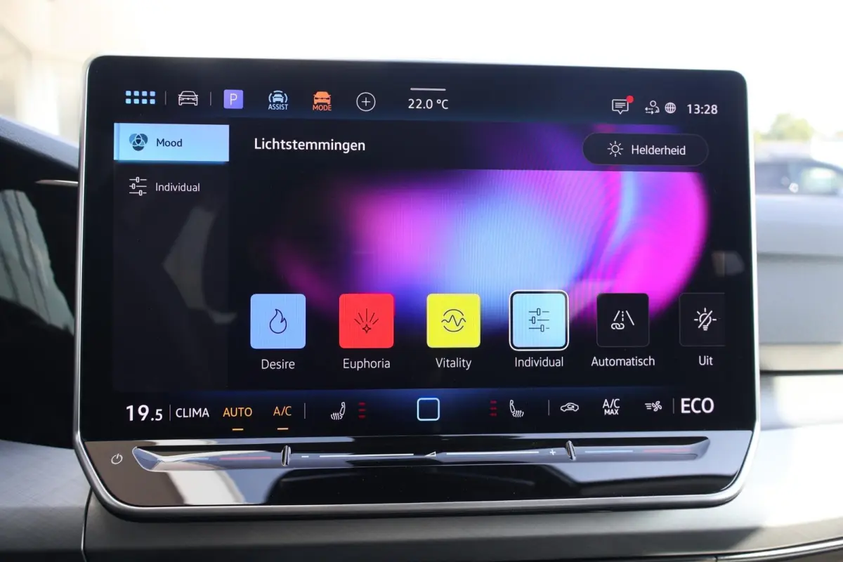 1.5 eHybrid 204pk Life Edition | SoH 100% | Trekhaak | Ergostoel | Camera | Keyless | Carplay