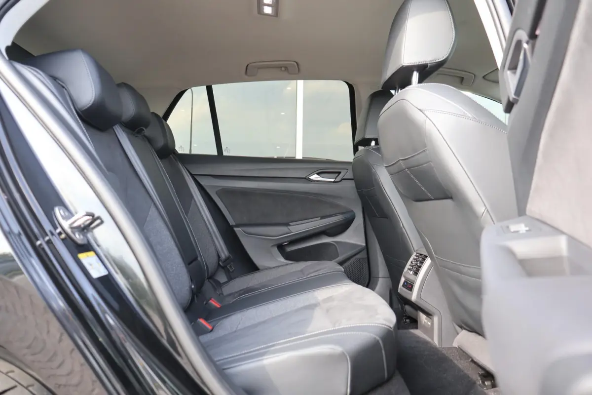 1.5 eHybrid 204pk Life Edition | SoH 100% | Trekhaak | Ergostoel | Camera | Keyless | Carplay