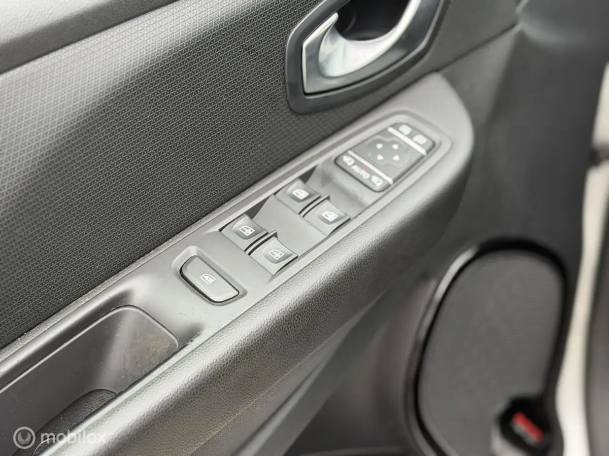 0.9 TCe Zen | Camera | Keyless | Leder | Navi | Climate