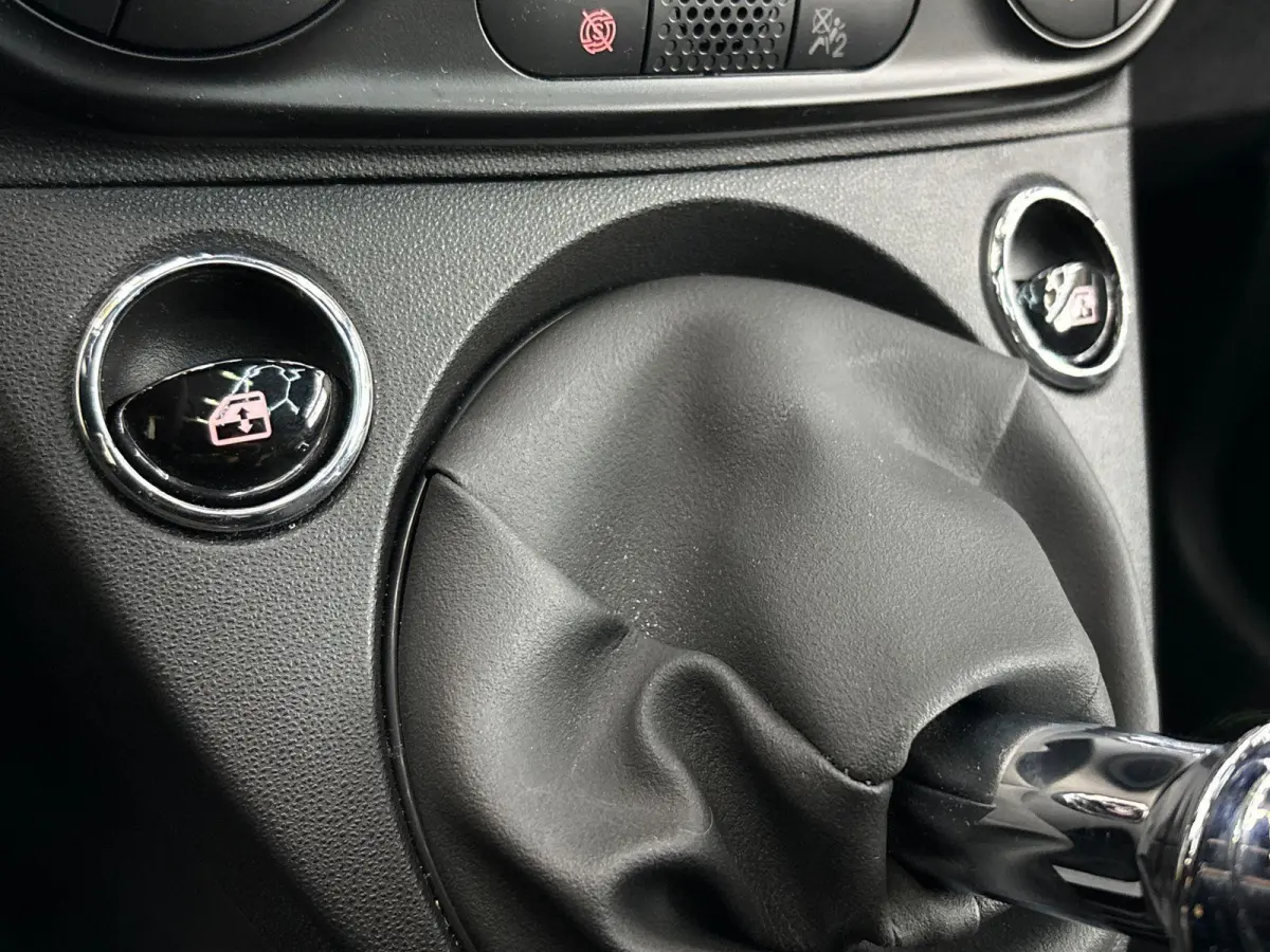 1.0 Hybrid Dolcevita | Navigatiesysteem | Climate Control | Parkeersensoren | Apple carplay/Android Auto | LMV 16" |