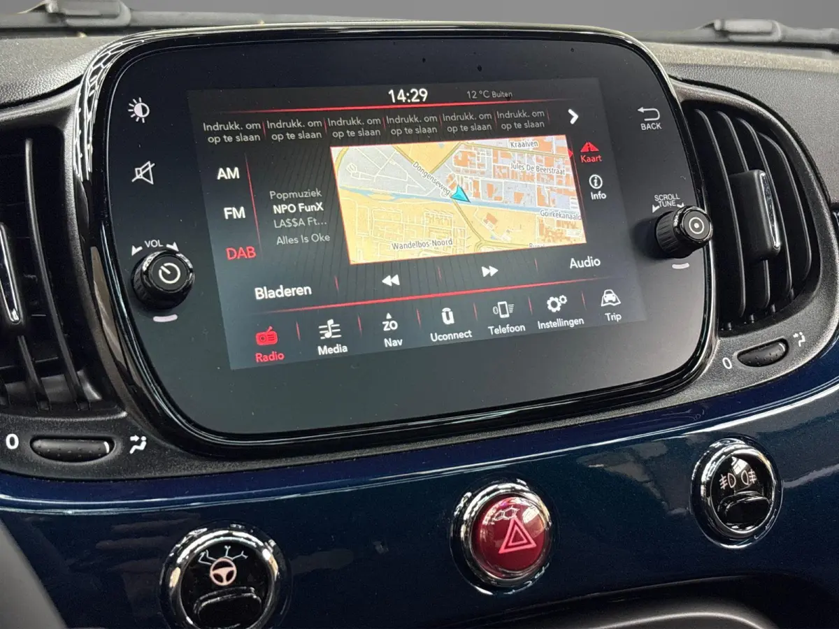 1.0 Hybrid Dolcevita | Navigatiesysteem | Climate Control | Parkeersensoren | Apple carplay/Android Auto | LMV 16" |