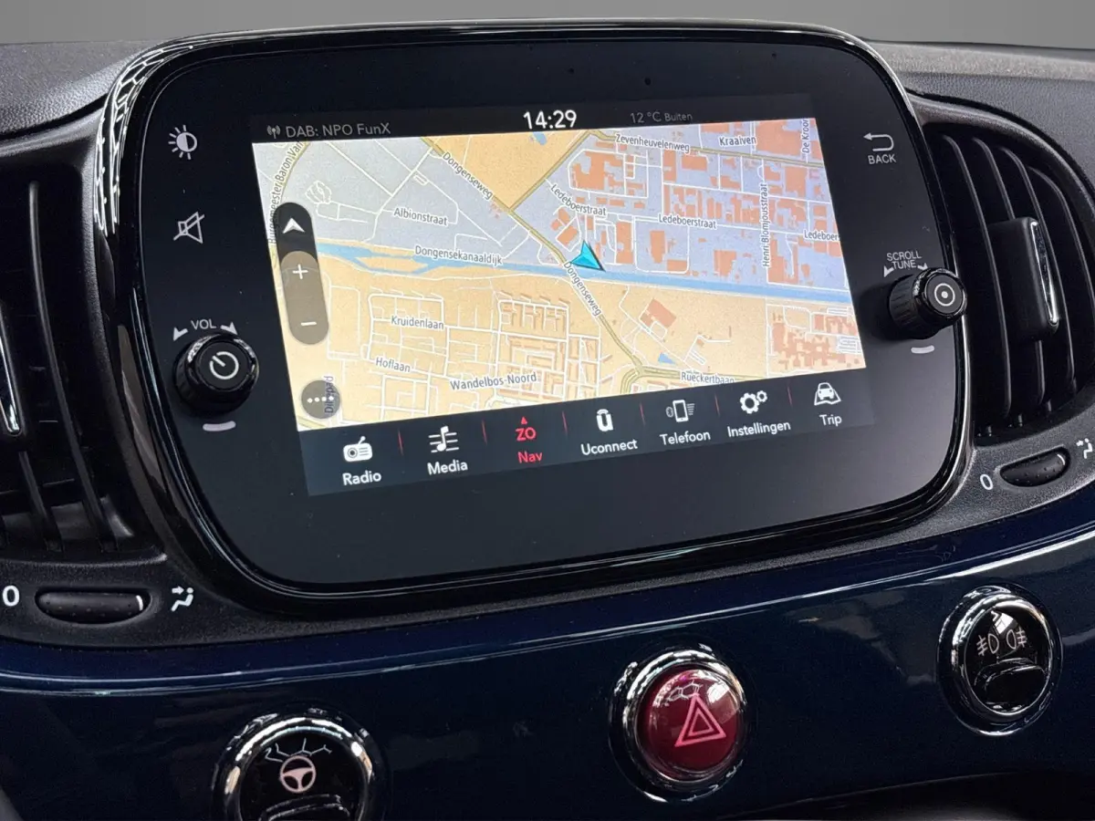 1.0 Hybrid Dolcevita | Navigatiesysteem | Climate Control | Parkeersensoren | Apple carplay/Android Auto | LMV 16" |