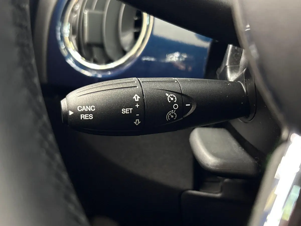1.0 Hybrid Dolcevita | Navigatiesysteem | Climate Control | Parkeersensoren | Apple carplay/Android Auto | LMV 16" |