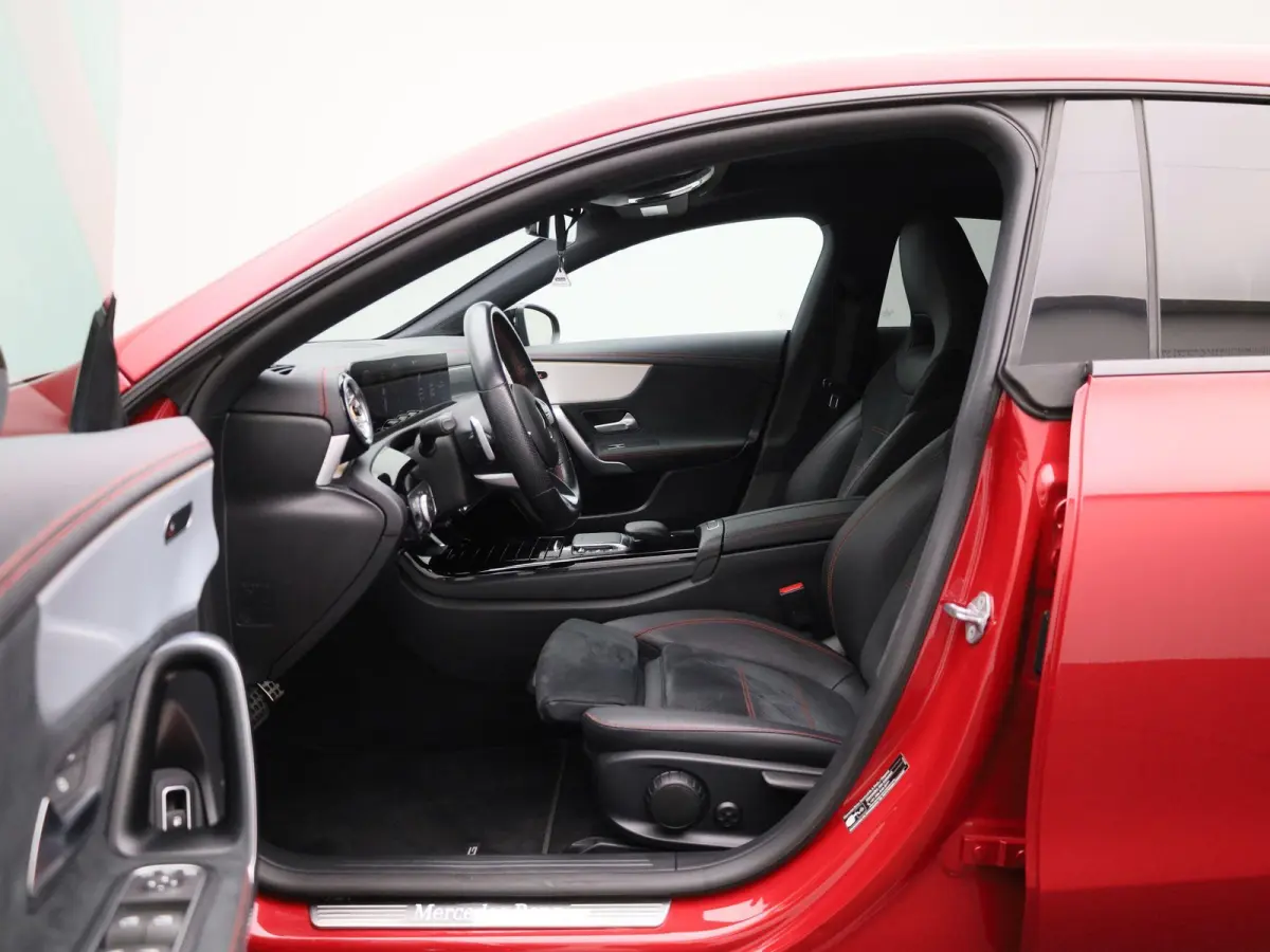 250 e Business Solution AMG Limited | Automaat | Stoel verwarming | Panorama dak | LMV | Focal Audio | Camera | Parkeer sensoren | Navigatie | Elec. Achterklep | Sfeer verlichting | Virtual 