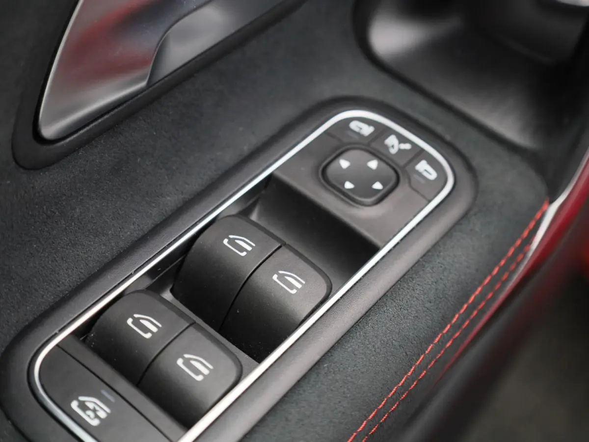 250 e Business Solution AMG Limited | Automaat | Stoel verwarming | Panorama dak | LMV | Focal Audio | Camera | Parkeer sensoren | Navigatie | Elec. Achterklep | Sfeer verlichting | Virtual 