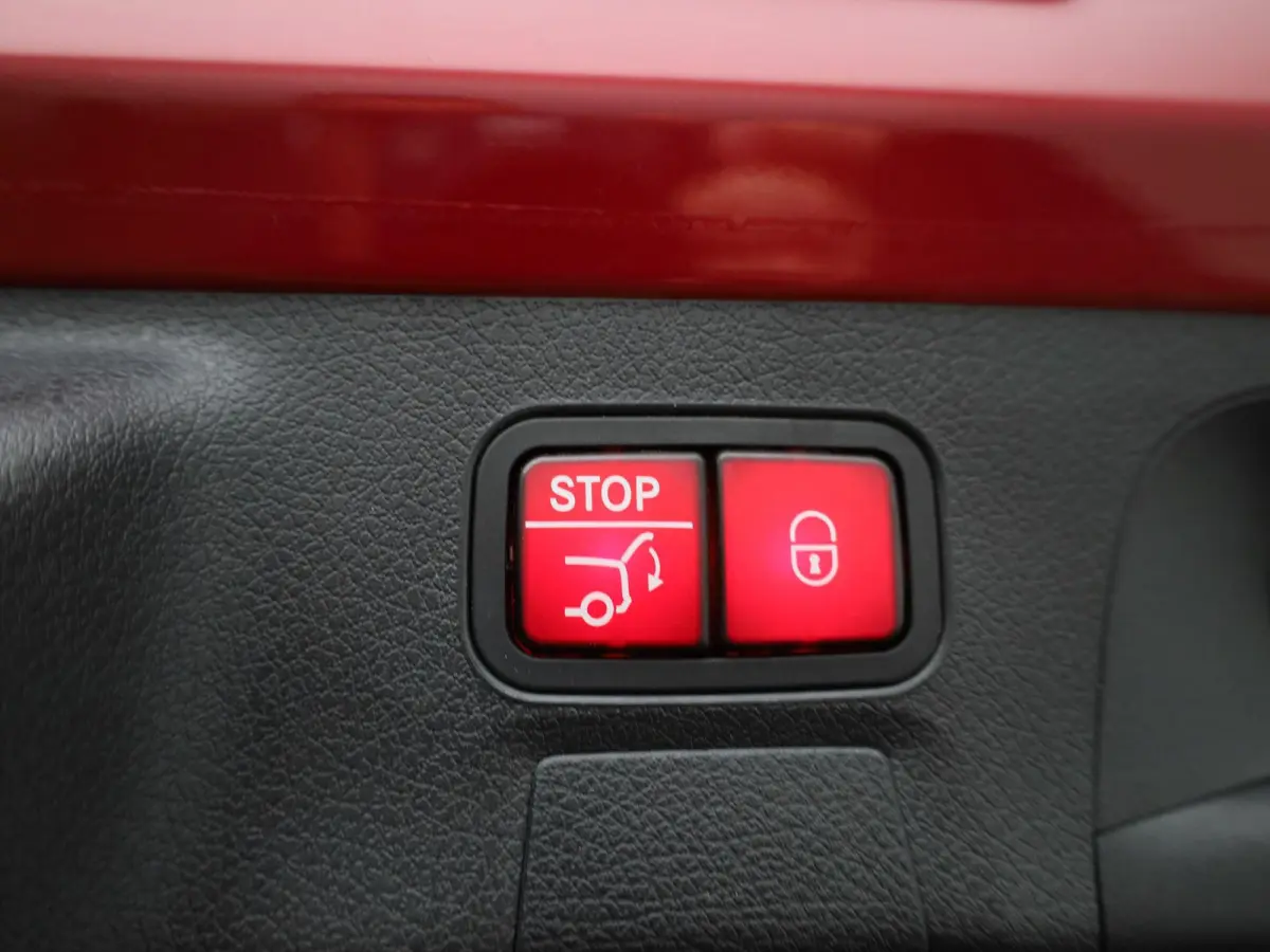 250 e Business Solution AMG Limited | Automaat | Stoel verwarming | Panorama dak | LMV | Focal Audio | Camera | Parkeer sensoren | Navigatie | Elec. Achterklep | Sfeer verlichting | Virtual 