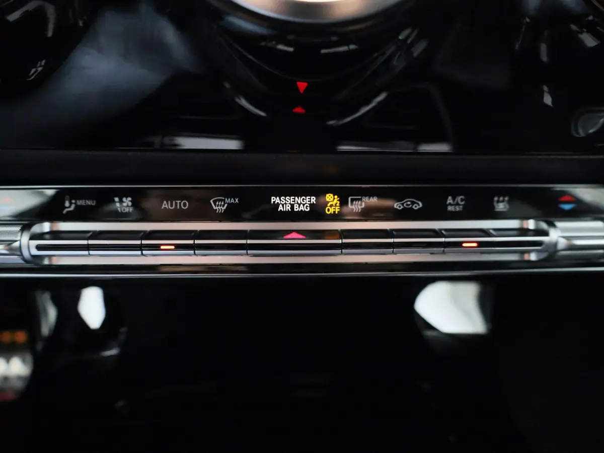 250 e Business Solution AMG Limited | Automaat | Stoel verwarming | Panorama dak | LMV | Focal Audio | Camera | Parkeer sensoren | Navigatie | Elec. Achterklep | Sfeer verlichting | Virtual 