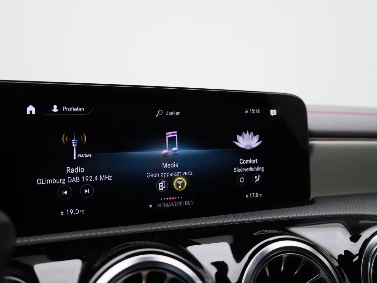 250 e Business Solution AMG Limited | Automaat | Stoel verwarming | Panorama dak | LMV | Focal Audio | Camera | Parkeer sensoren | Navigatie | Elec. Achterklep | Sfeer verlichting | Virtual 