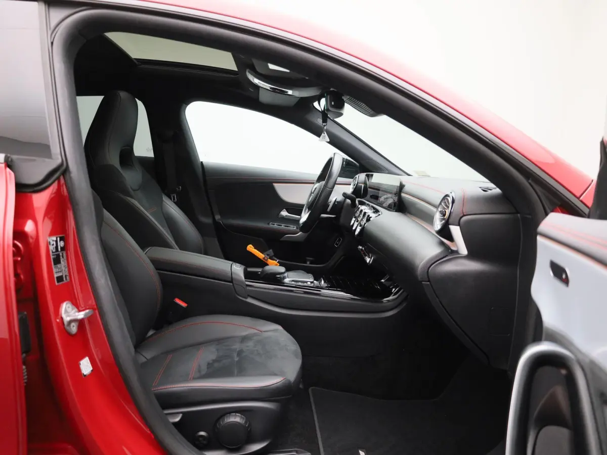250 e Business Solution AMG Limited | Automaat | Stoel verwarming | Panorama dak | LMV | Focal Audio | Camera | Parkeer sensoren | Navigatie | Elec. Achterklep | Sfeer verlichting | Virtual 