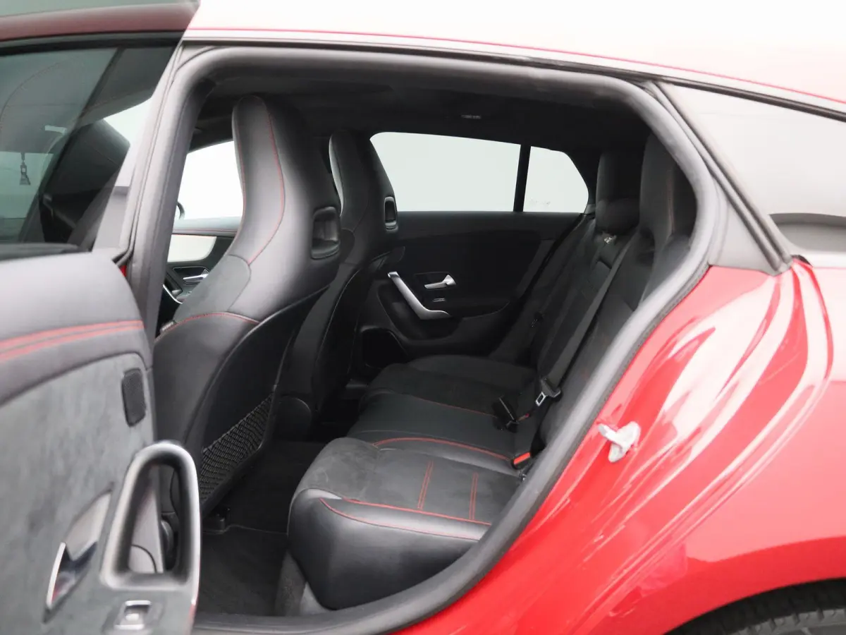 250 e Business Solution AMG Limited | Automaat | Stoel verwarming | Panorama dak | LMV | Focal Audio | Camera | Parkeer sensoren | Navigatie | Elec. Achterklep | Sfeer verlichting | Virtual 