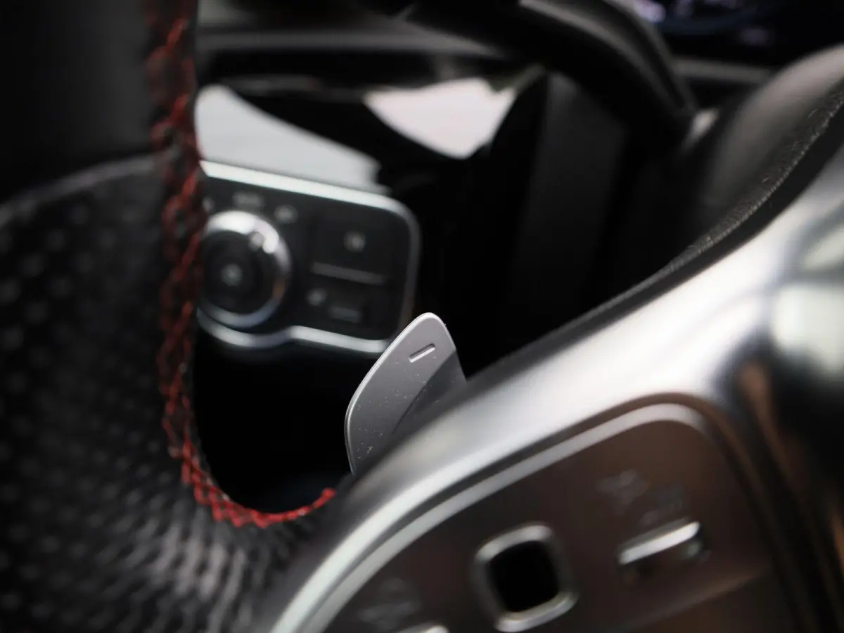 250 e Business Solution AMG Limited | Automaat | Stoel verwarming | Panorama dak | LMV | Focal Audio | Camera | Parkeer sensoren | Navigatie | Elec. Achterklep | Sfeer verlichting | Virtual 