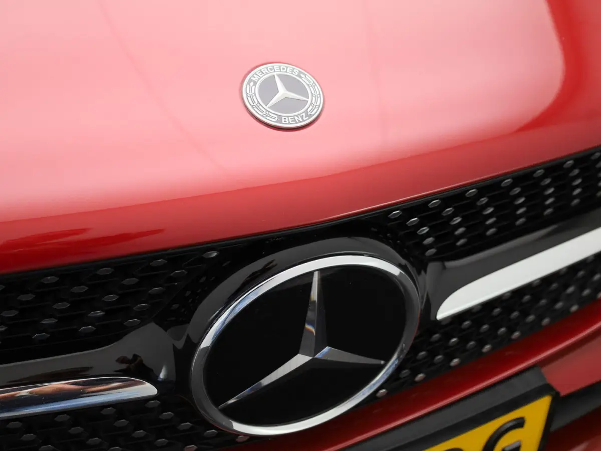 250 e Business Solution AMG Limited | Automaat | Stoel verwarming | Panorama dak | LMV | Focal Audio | Camera | Parkeer sensoren | Navigatie | Elec. Achterklep | Sfeer verlichting | Virtual 
