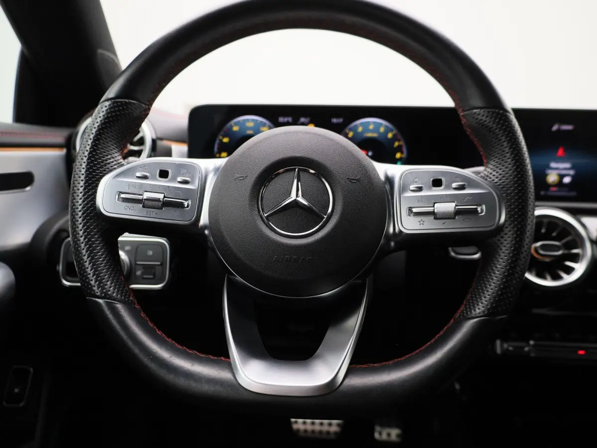 250 e Business Solution AMG Limited | Automaat | Stoel verwarming | Panorama dak | LMV | Focal Audio | Camera | Parkeer sensoren | Navigatie | Elec. Achterklep | Sfeer verlichting | Virtual 