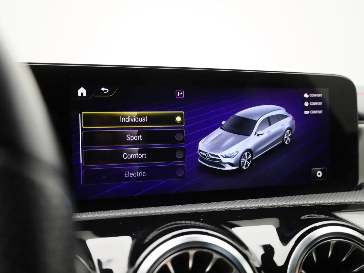 250 e Business Solution AMG Limited | Automaat | Stoel verwarming | Panorama dak | LMV | Focal Audio | Camera | Parkeer sensoren | Navigatie | Elec. Achterklep | Sfeer verlichting | Virtual 