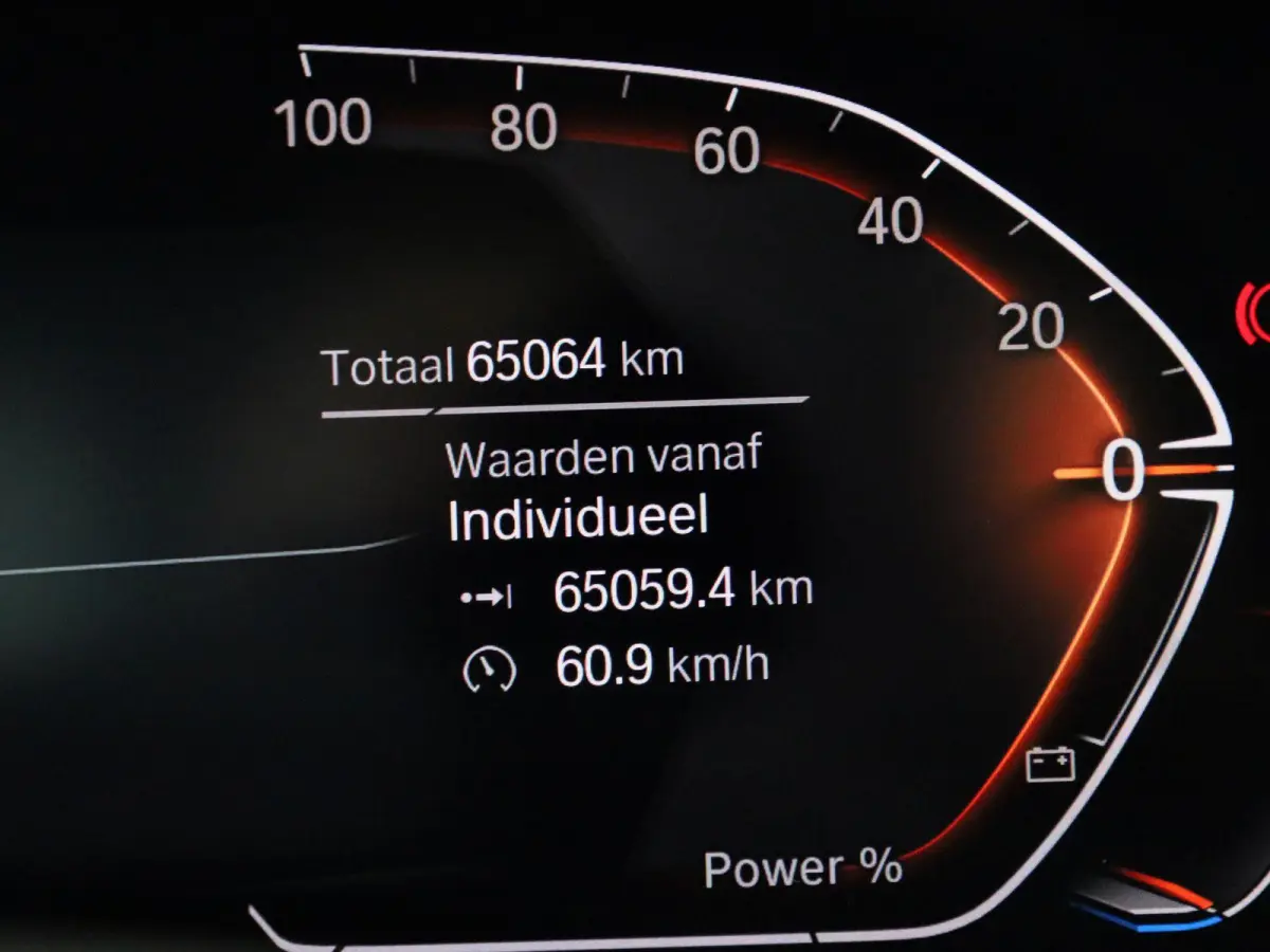 118i Business Edition | Automaat | Apple Carplay / Android Auto | Parkeer sensoren | Navigatie | Virtual cockpit | Cruise control | Bluetooth | Climate control | DAB |