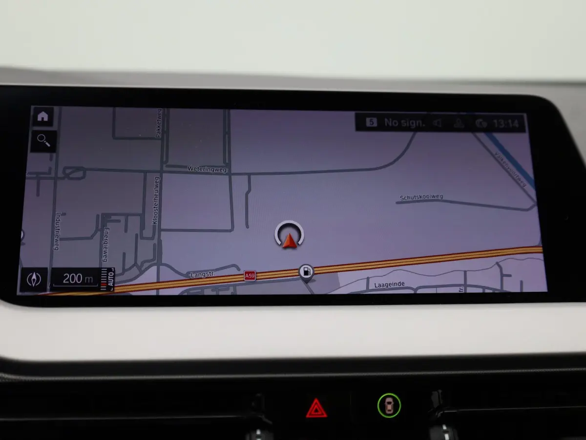 118i Business Edition | Automaat | Apple Carplay / Android Auto | Parkeer sensoren | Navigatie | Virtual cockpit | Cruise control | Bluetooth | Climate control | DAB |