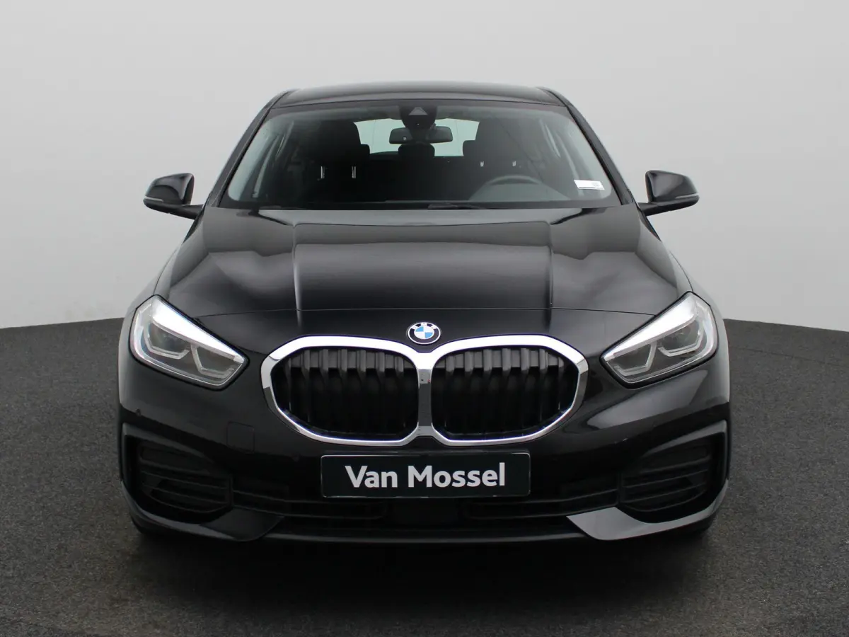 118i Business Edition | Automaat | Apple Carplay / Android Auto | Parkeer sensoren | Navigatie | Virtual cockpit | Cruise control | Bluetooth | Climate control | DAB |