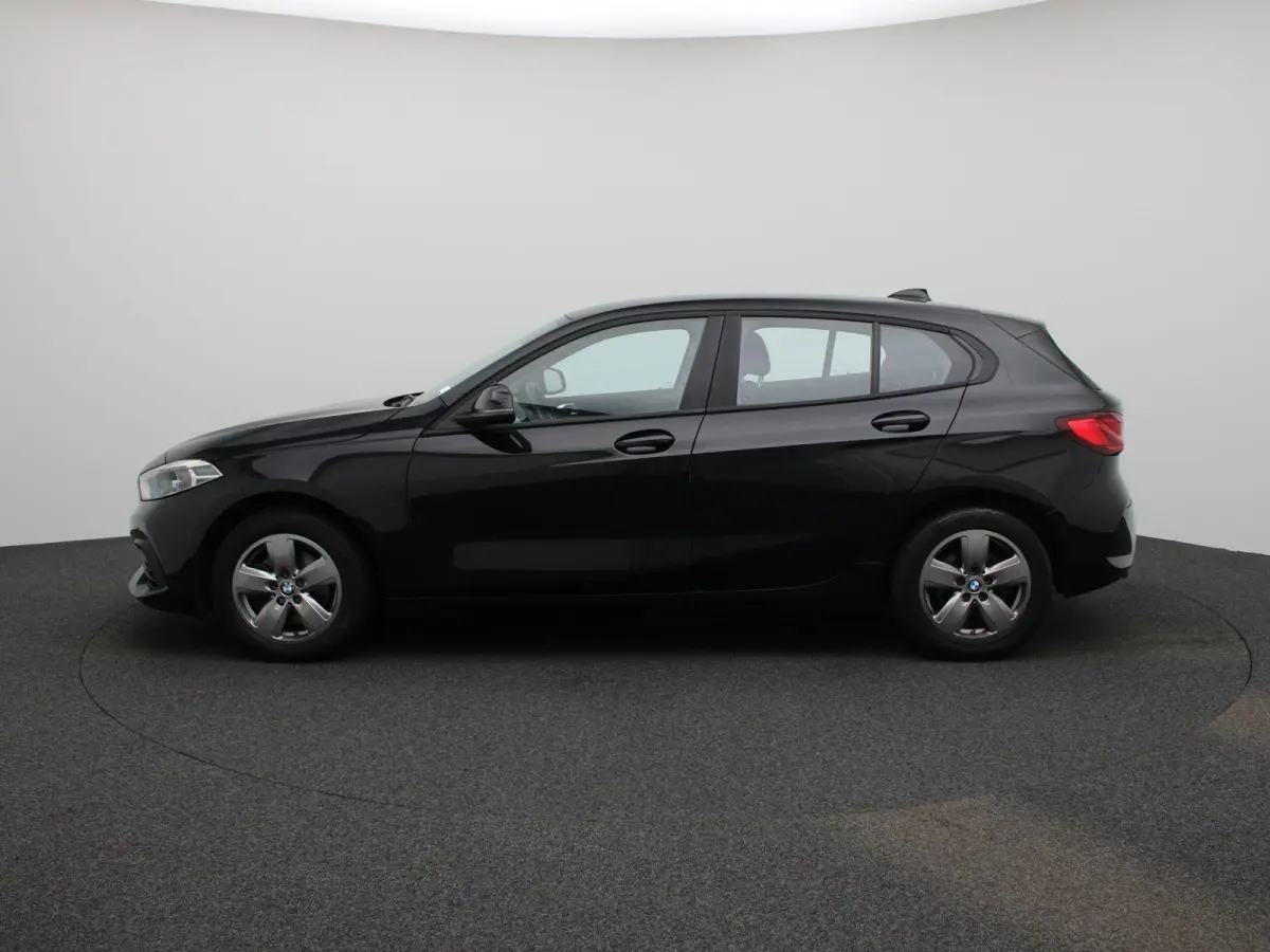 118i Business Edition | Automaat | Apple Carplay / Android Auto | Parkeer sensoren | Navigatie | Virtual cockpit | Cruise control | Bluetooth | Climate control | DAB |