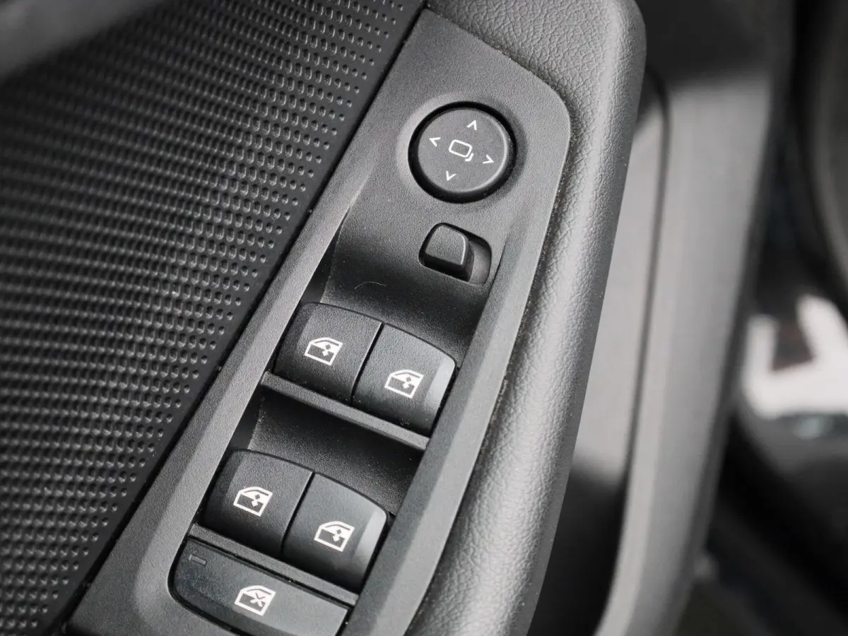 118i Business Edition | Automaat | Apple Carplay / Android Auto | Parkeer sensoren | Navigatie | Virtual cockpit | Cruise control | Bluetooth | Climate control | DAB |