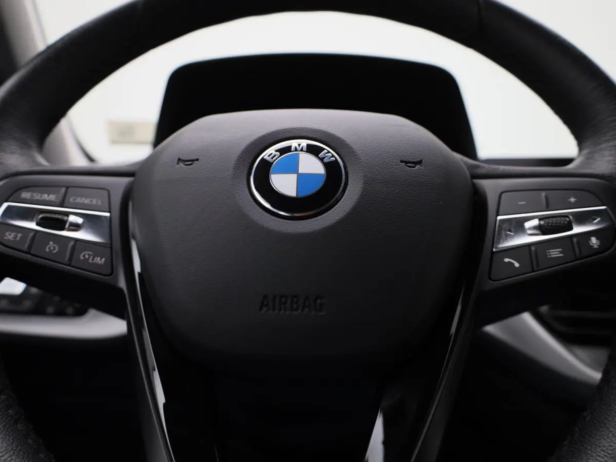 118i Business Edition | Automaat | Apple Carplay / Android Auto | Parkeer sensoren | Navigatie | Virtual cockpit | Cruise control | Bluetooth | Climate control | DAB |
