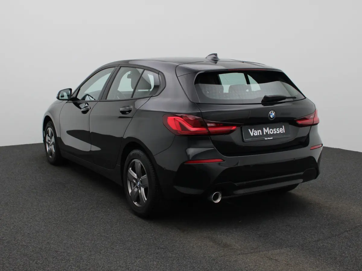 118i Business Edition | Automaat | Apple Carplay / Android Auto | Parkeer sensoren | Navigatie | Virtual cockpit | Cruise control | Bluetooth | Climate control | DAB |