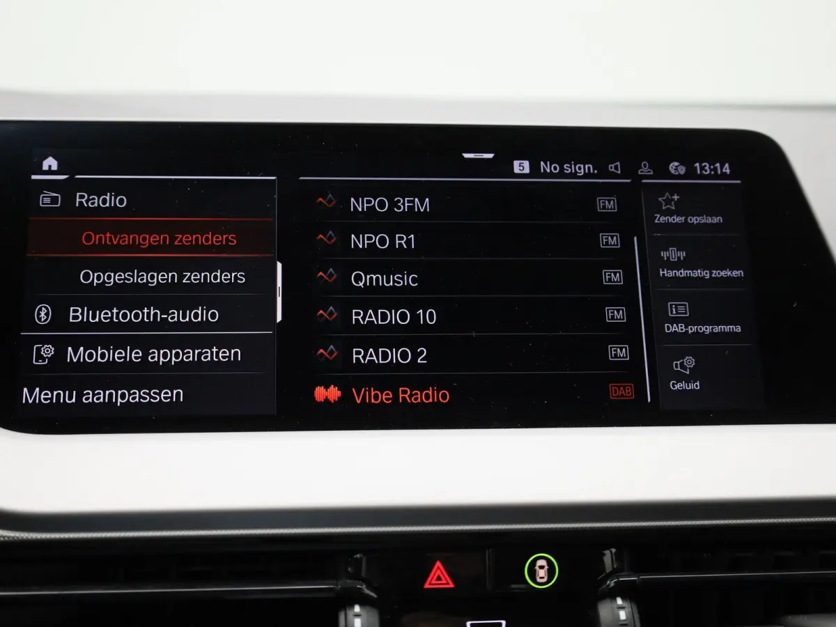118i Business Edition | Automaat | Apple Carplay / Android Auto | Parkeer sensoren | Navigatie | Virtual cockpit | Cruise control | Bluetooth | Climate control | DAB |