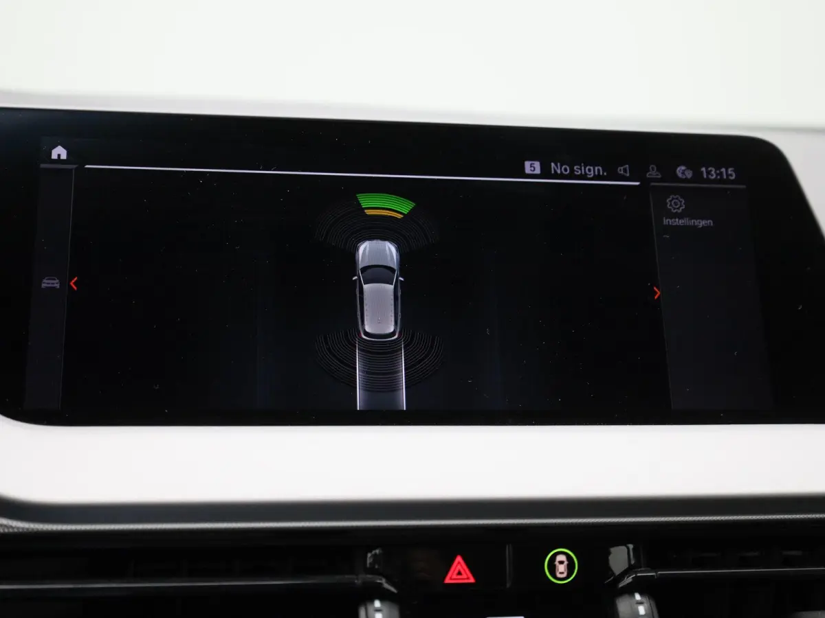 118i Business Edition | Automaat | Apple Carplay / Android Auto | Parkeer sensoren | Navigatie | Virtual cockpit | Cruise control | Bluetooth | Climate control | DAB |
