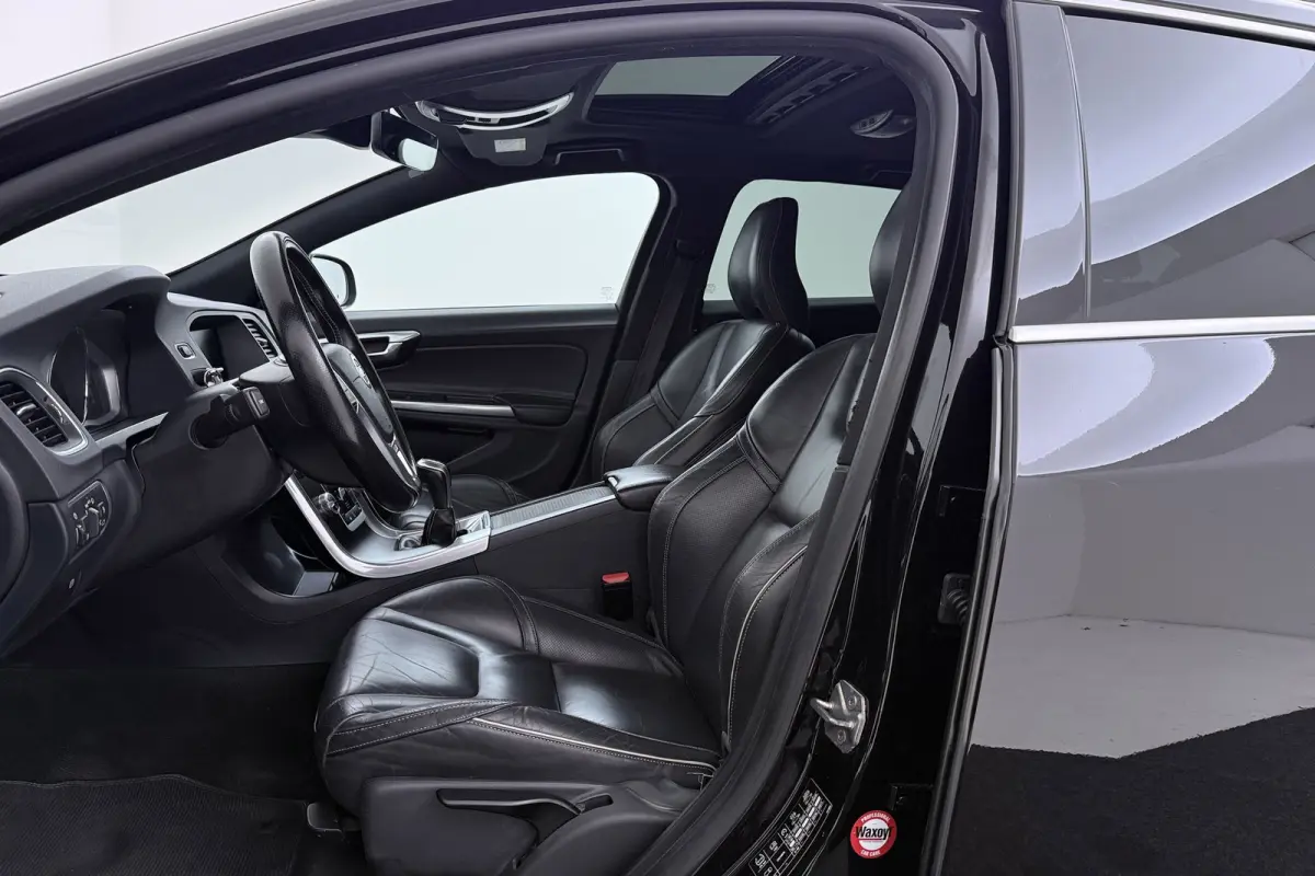 2.0 T4 Business Sport R-Design | Trekhaak | Schuif-/Kanteldak | Org NL | Leer | Sportstoelen | Camera | Stoelverwarming