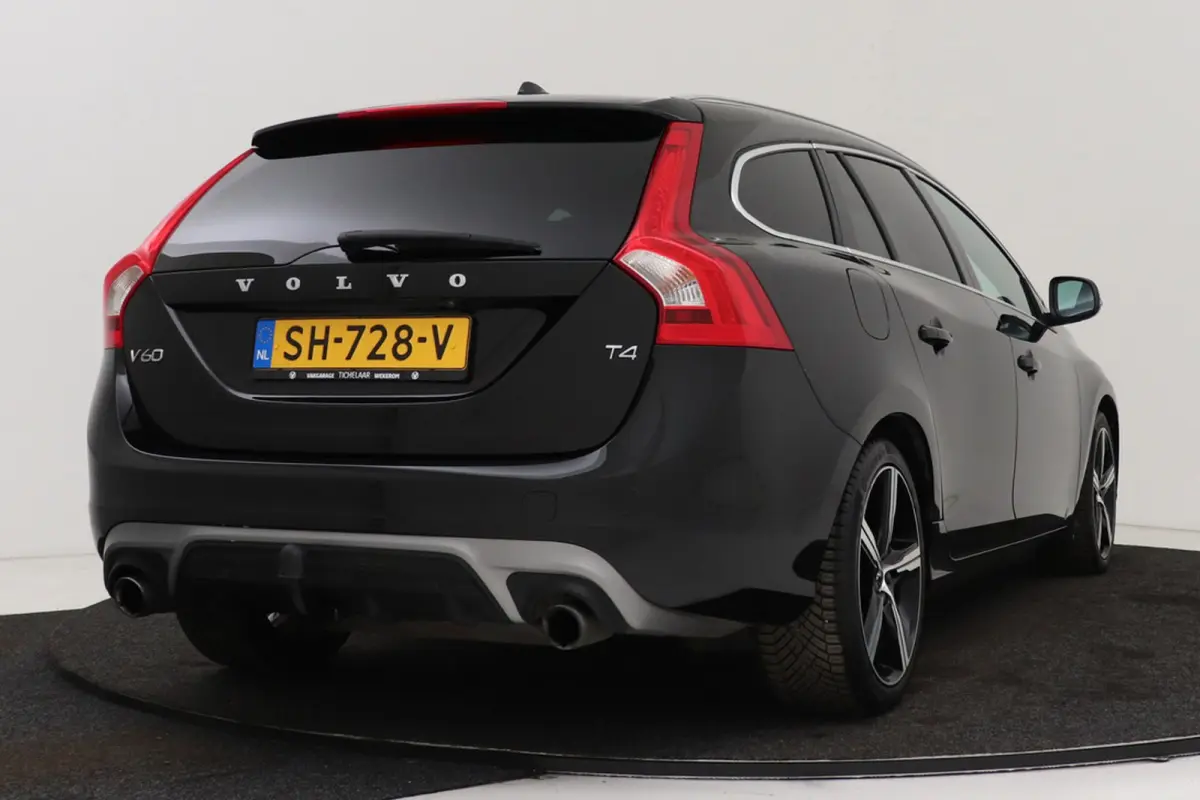 2.0 T4 Business Sport R-Design | Trekhaak | Schuif-/Kanteldak | Org NL | Leer | Sportstoelen | Camera | Stoelverwarming