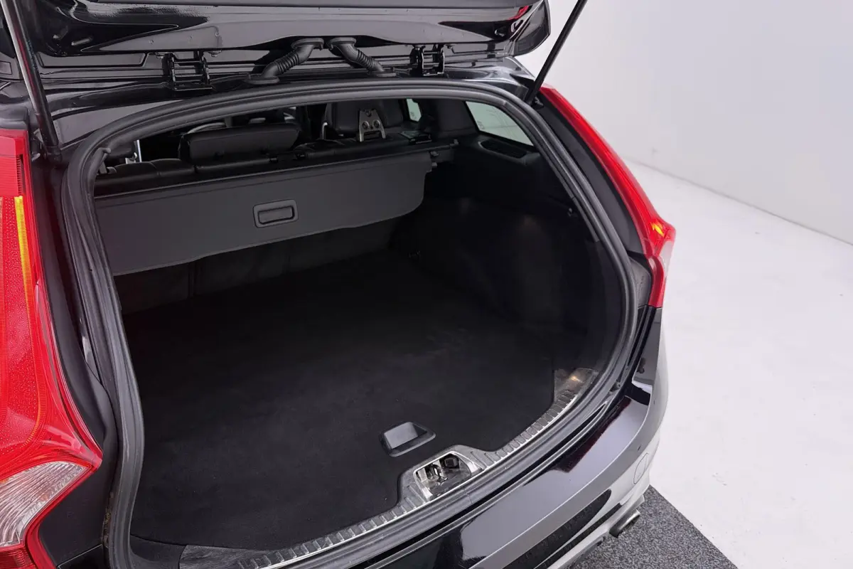 2.0 T4 Business Sport R-Design | Trekhaak | Schuif-/Kanteldak | Org NL | Leer | Sportstoelen | Camera | Stoelverwarming