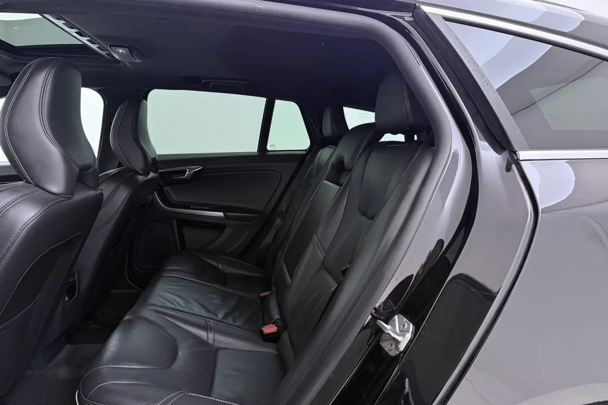 2.0 T4 Business Sport R-Design | Trekhaak | Schuif-/Kanteldak | Org NL | Leer | Sportstoelen | Camera | Stoelverwarming