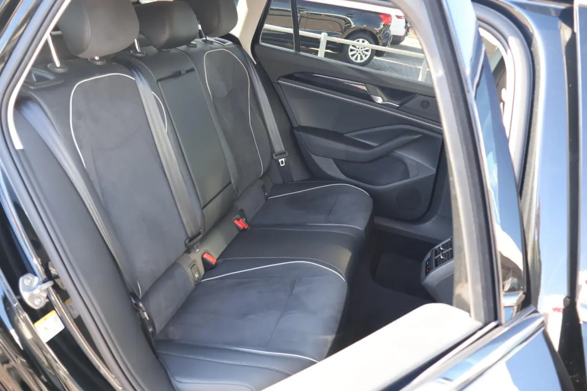 1.5 eHybrid 204pk Business | SoH 100% | Trekhaak | Head-up | Stoel en stuurverwarming | Navigatie