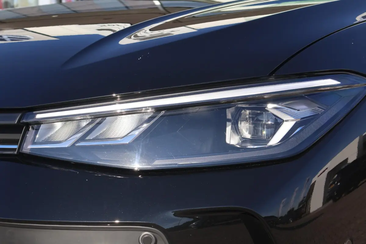 1.5 eHybrid 204pk Business | SoH 100% | Trekhaak | Head-up | Stoel en stuurverwarming | Navigatie