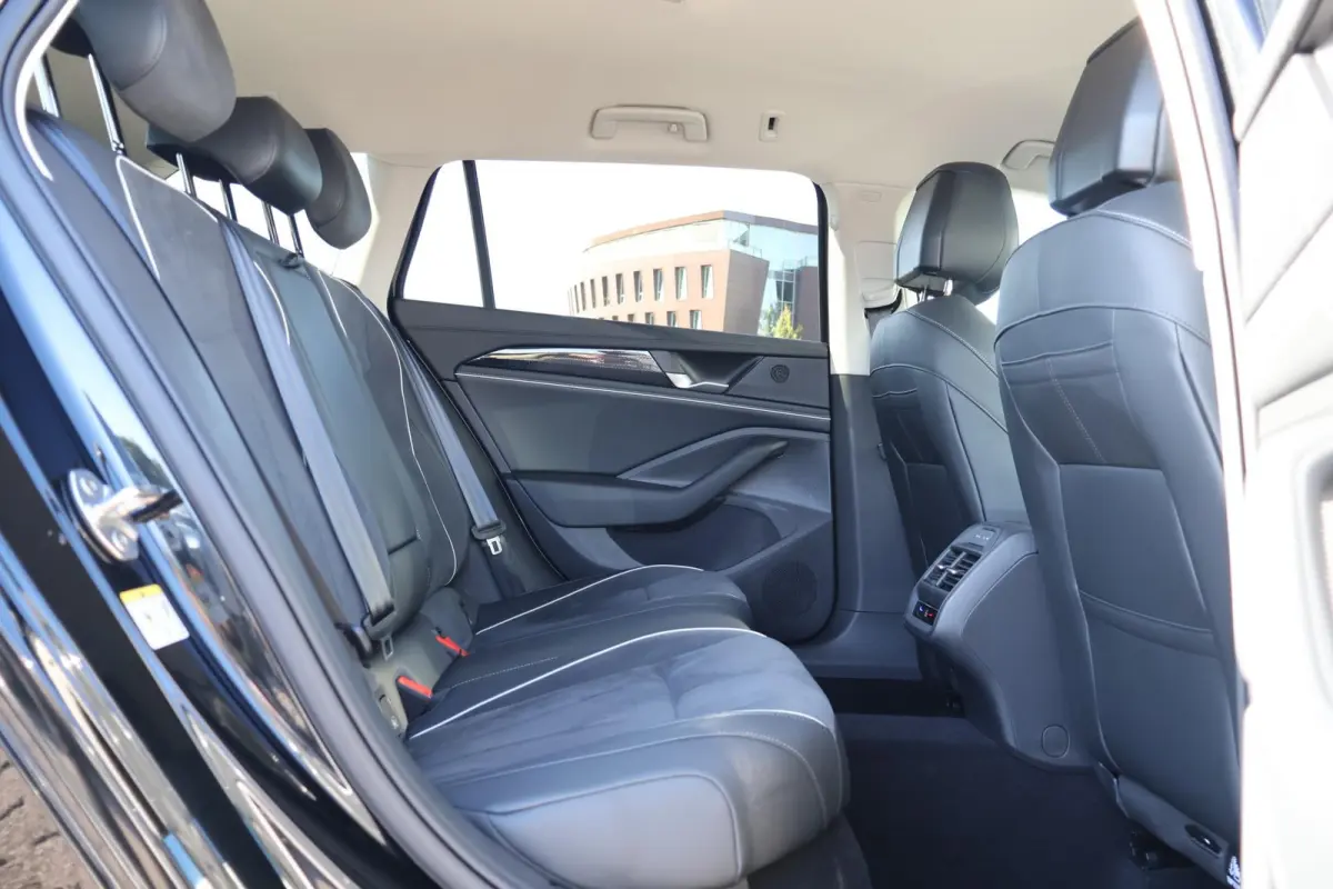 1.5 eHybrid 204pk Business | SoH 100% | Trekhaak | Head-up | Stoel en stuurverwarming | Navigatie