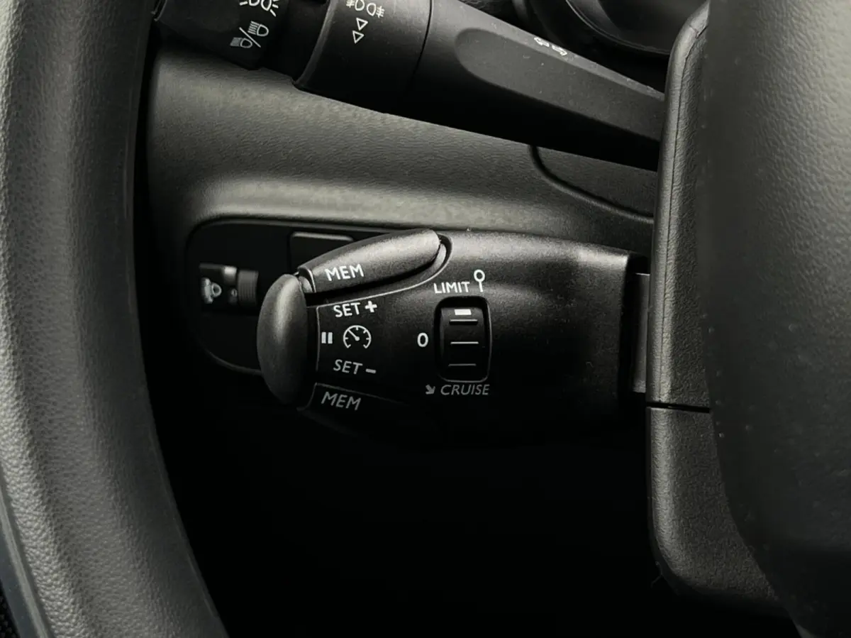 1.2 PureTech C-Series, NAVIGATIE, CARPLAY, CLIMATE CONTROL, DAB, PARKEERSENSOREN, ELEKTRISCHE RAMEN