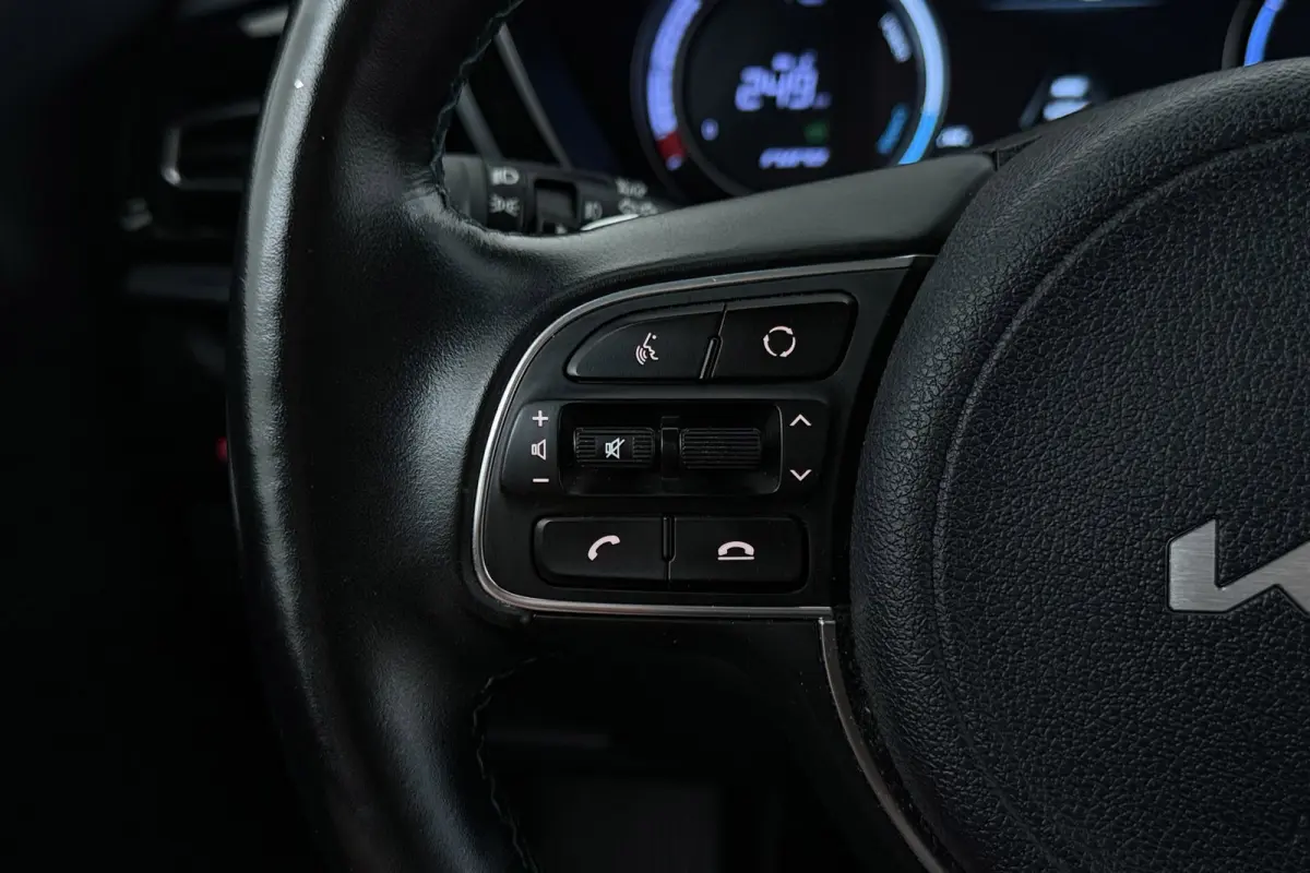 Edition 64 kWh | SOH 95.6% | 105.000 KM! | 3-Fase | CarPlay | Stoelverwarming | Keyless | LED | Adap. Cruise | Camera |
