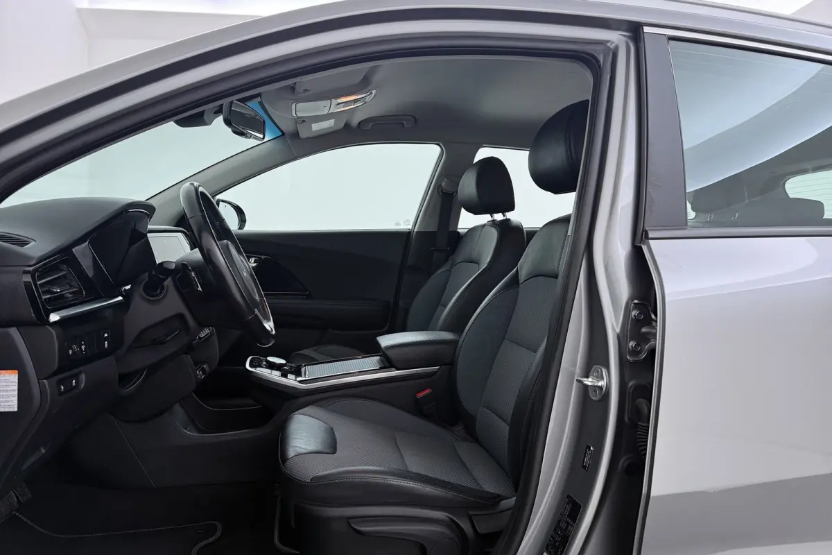 Edition 64 kWh | SOH 95.6% | 105.000 KM! | 3-Fase | CarPlay | Stoelverwarming | Keyless | LED | Adap. Cruise | Camera |