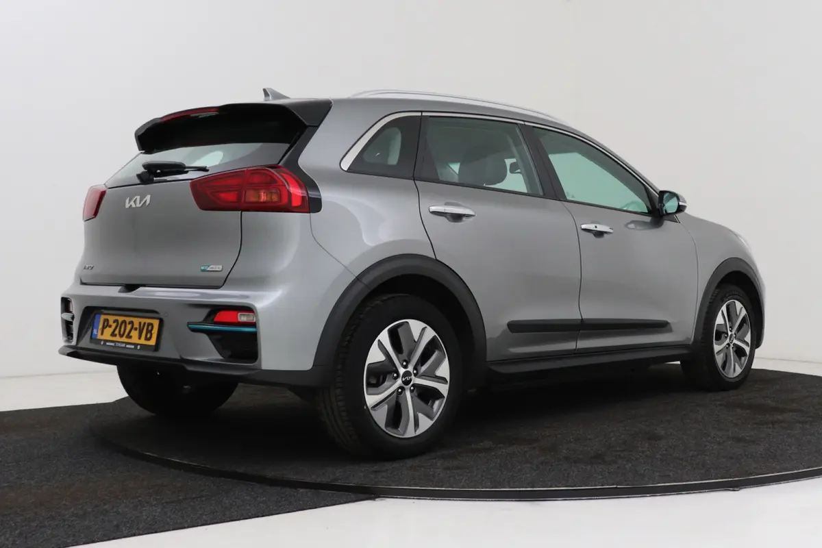 Edition 64 kWh | SOH 95.6% | 105.000 KM! | 3-Fase | CarPlay | Stoelverwarming | Keyless | LED | Adap. Cruise | Camera |
