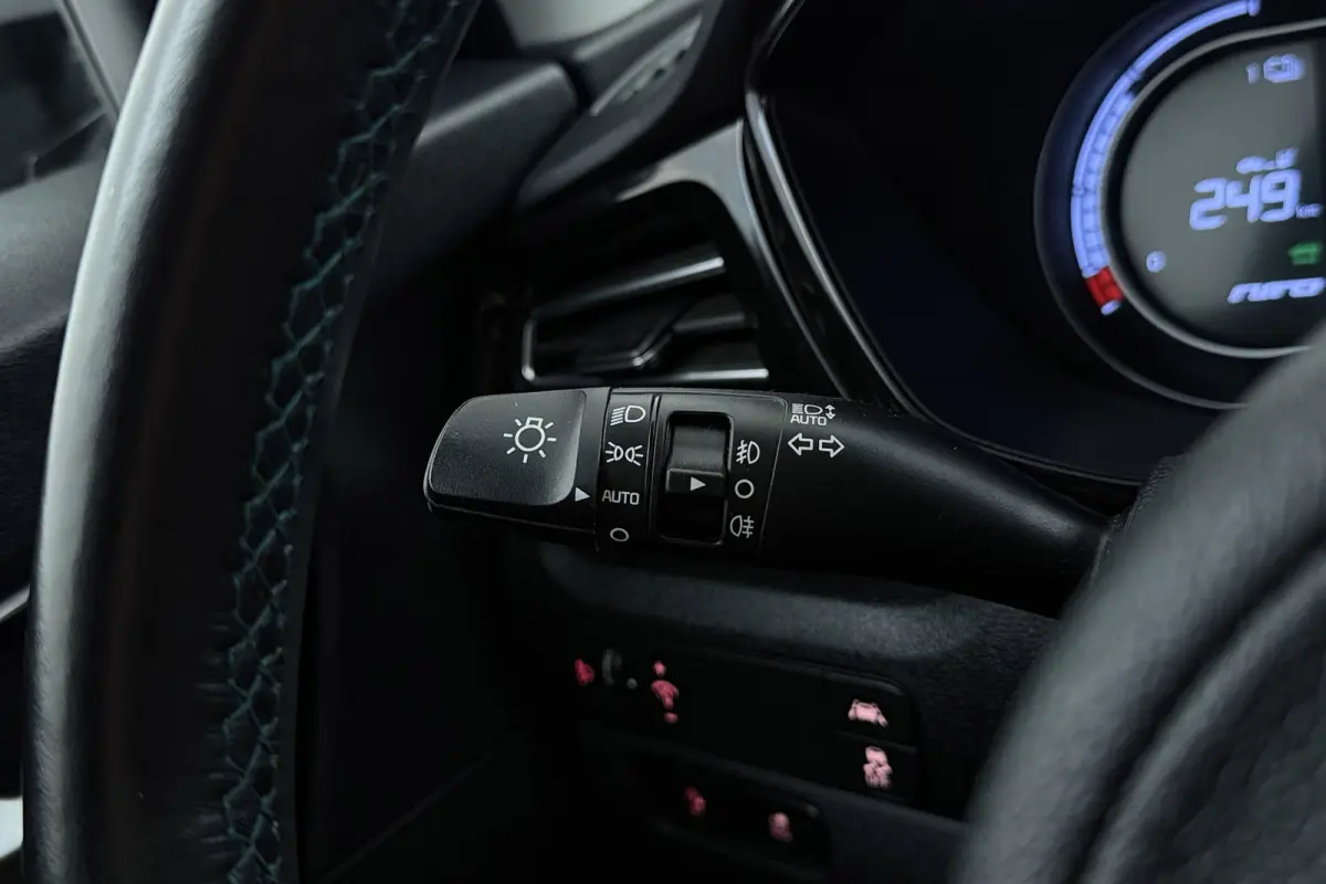 Edition 64 kWh | SOH 95.6% | 105.000 KM! | 3-Fase | CarPlay | Stoelverwarming | Keyless | LED | Adap. Cruise | Camera |