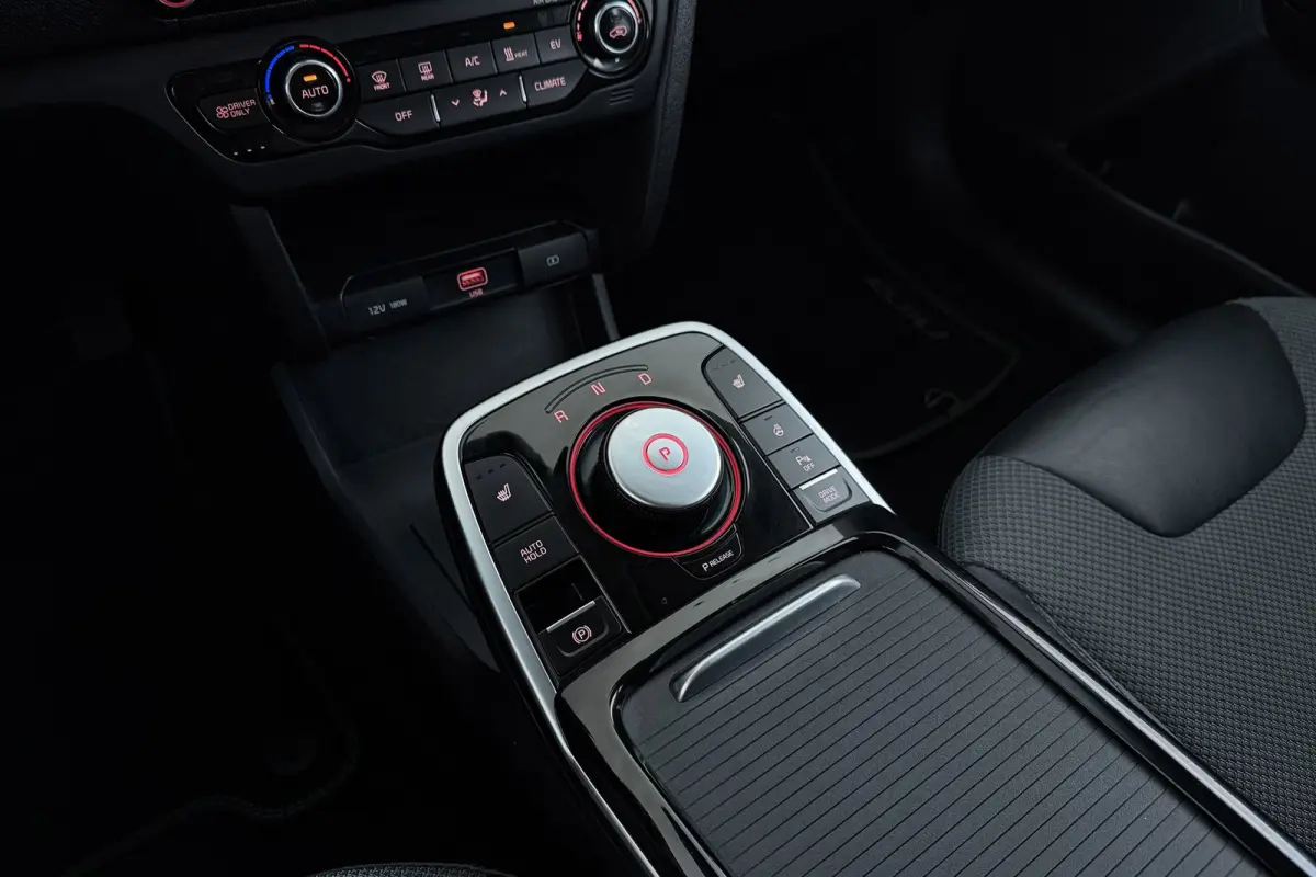 Edition 64 kWh | SOH 95.6% | 105.000 KM! | 3-Fase | CarPlay | Stoelverwarming | Keyless | LED | Adap. Cruise | Camera |