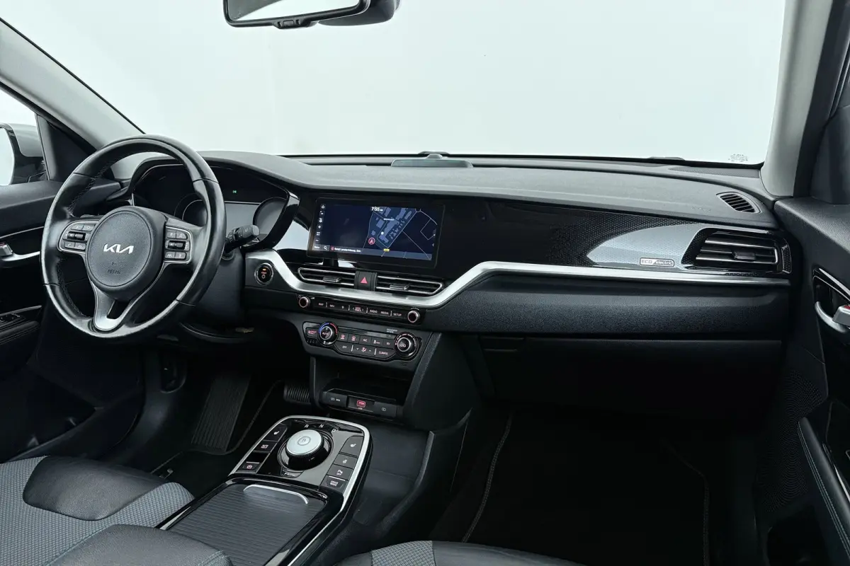 Edition 64 kWh | SOH 95.6% | 105.000 KM! | 3-Fase | CarPlay | Stoelverwarming | Keyless | LED | Adap. Cruise | Camera |